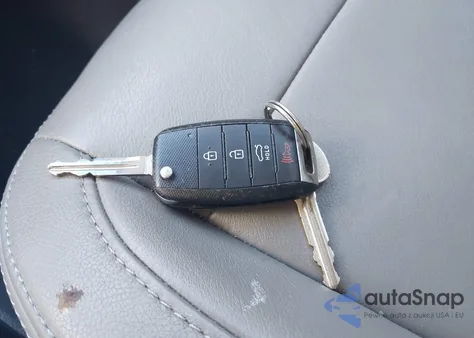 2018 Kia Forte Lx z USA, uszkodzony, nr VIN 3KPFK4A70JE196182